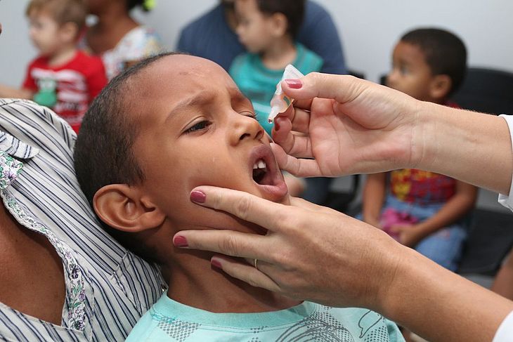 Alagoas ainda não bate meta de vacinar 95% das crianças contra pólio e sarampo