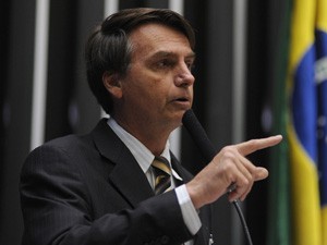 Bolsonaro diz que aceita realizar debate com Haddad, com condições