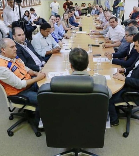 Prefeito de Igaci participa de reunião com governador para discutir situação da seca