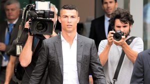 Ronaldo se diz tranquilo sobre acusação de estupro e celebra retorno a Manchester