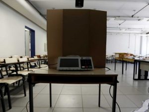 Devido a fuso horário, votação no exterior já foi encerrada em 65 países