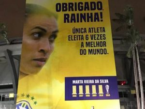 Maracanã instala painel em homenagem à jogadora Marta