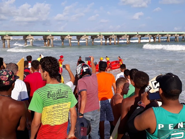 Bombeiros encontram corpo de estudante afogado na Praia do Sobral, em Maceió