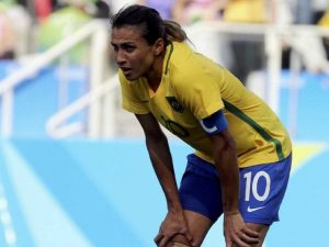 Marta sai lesionada e seleção perde amistoso para a Inglaterra por 1×0