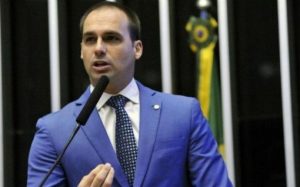 Filho de Bolsonaro rejeita Calheiros à presidência do Senado