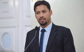 Rodrigo Cunha nega participação em ato público pró-Bolsonaro