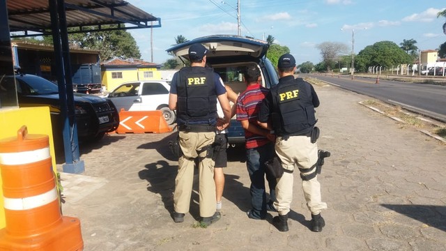 Homens são presos com papelotes da maconha em Palmeira dos Índios, AL
