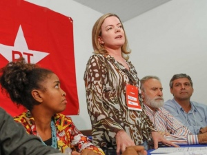 Lula pediu para Haddad não visitá-lo antes do 2º turno, diz Gleisi