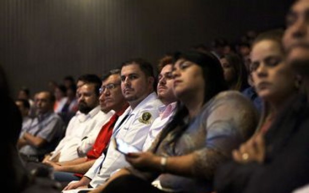 Mais um grupo de cubanos deixa hoje o Brasil