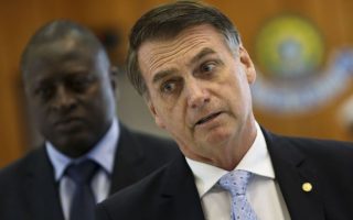 Cirurgia de Bolsonaro é adiada para depois da posse