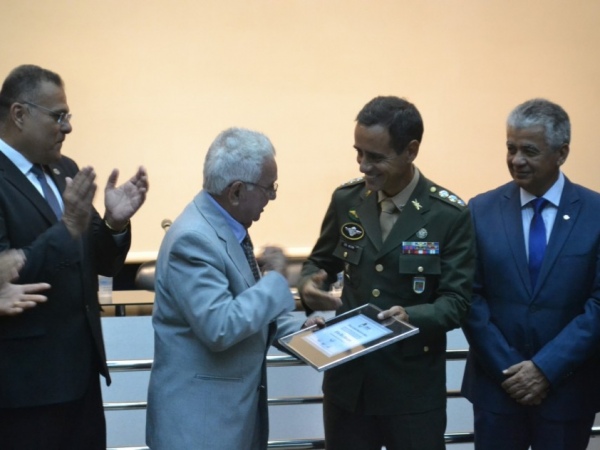 Comandante do 59º Batalhão recebe título de cidadão honorário de Maceió