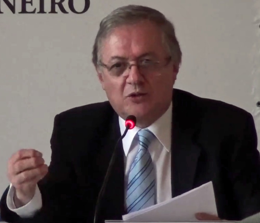 Bolsonaro anuncia Ricardo Velez Rodriguez como ministro da Educação