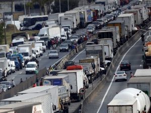 Caminhoneiros podem fazer nova greve por tabela de frete