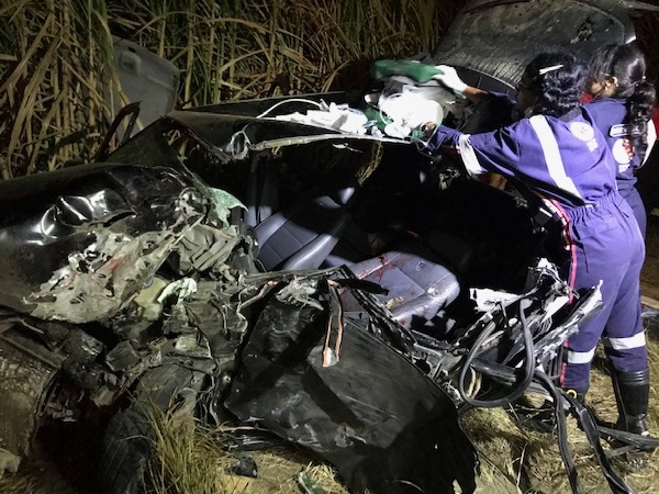 Colisão entre carro e ônibus deixa duas pessoas feridas em Marechal Deodoro