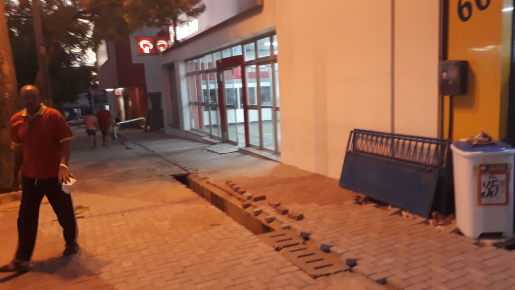 Obra no calçadão gera transtorno para moradores em Palmeira dos Índios