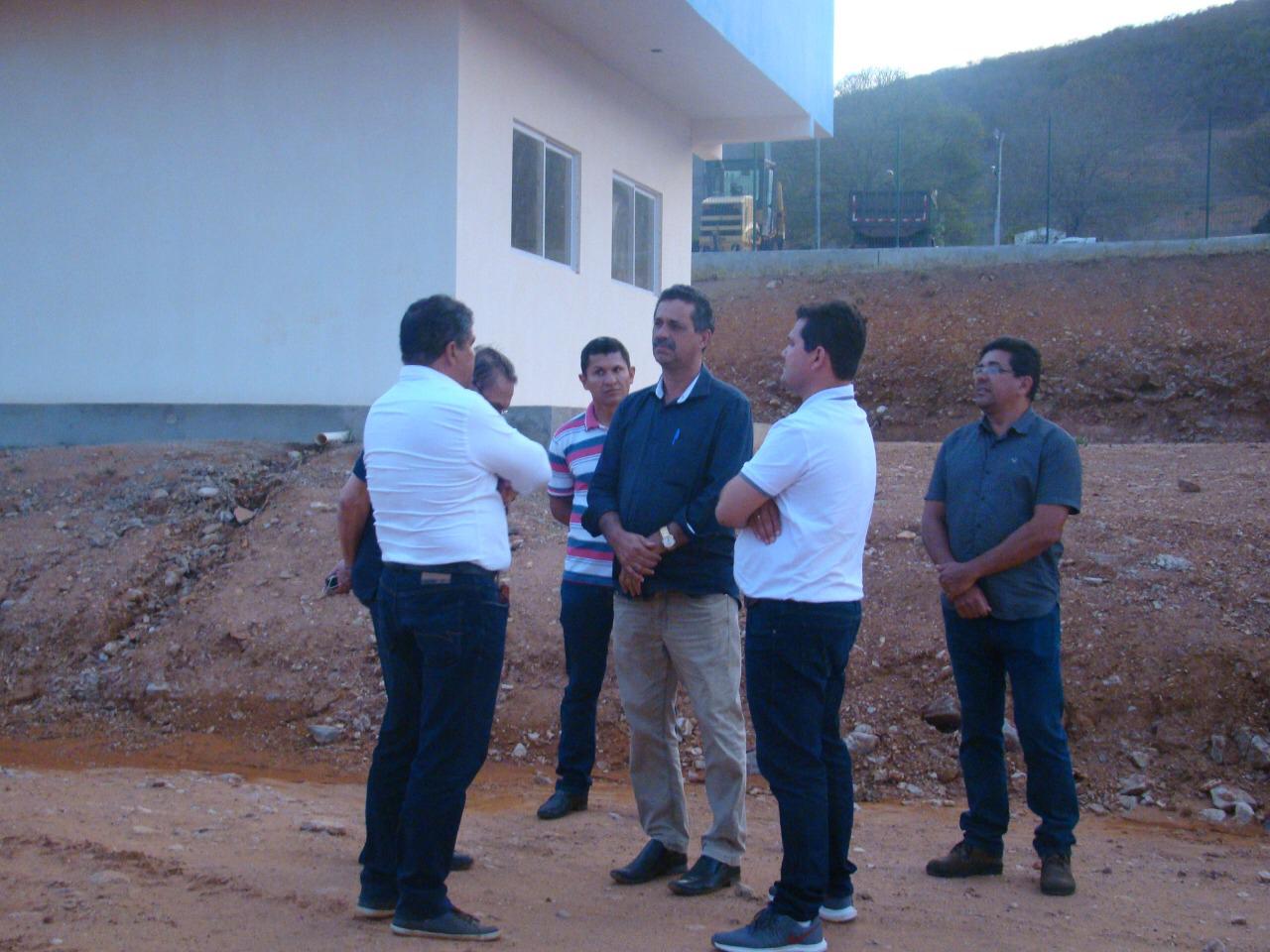 Gestores municipais de Igaci e profissionais visitaram as futuras instalações da Fábrica de Processamento de Frutas no município