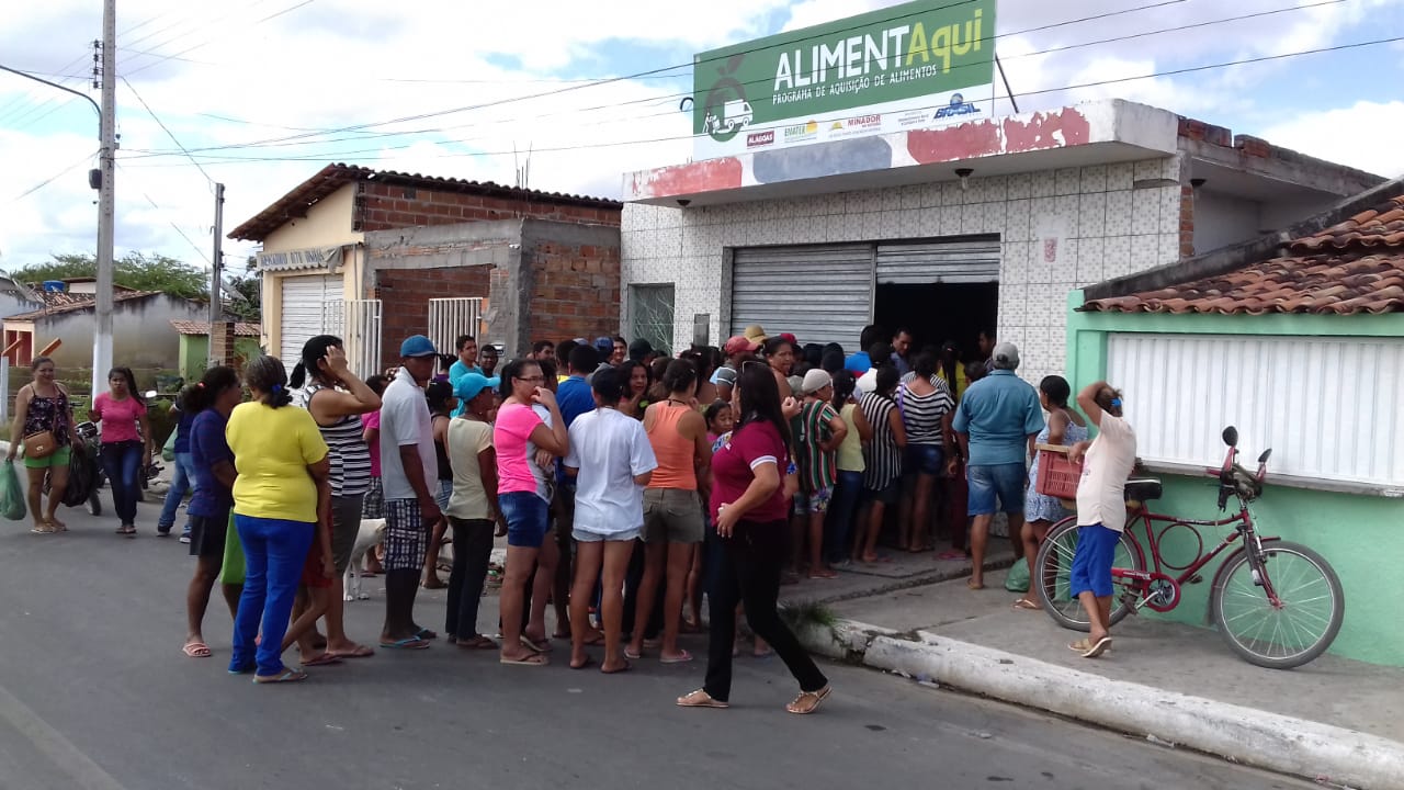 Prefeitura de Minador de Negrão entrega alimentos do PAA às famílias cadastradas em programas sociais