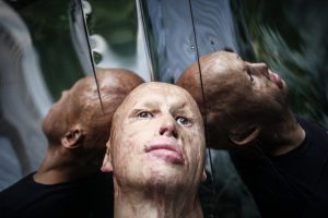 A história do menino jogado no forno pelo pai bêbado