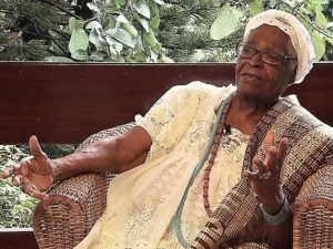 Morre Mãe Stella de Oxóssi, referência do candomblé no país