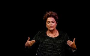 Lula pede a Dilma que tenha ‘força’ em carta por seu aniversário