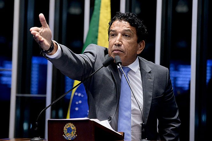 Entenda por que Jair Bolsonaro tirou Magno Malta da lista de ministros