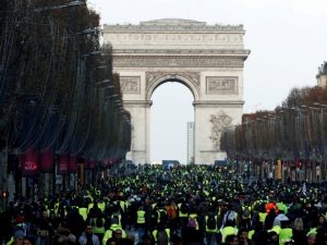 Protestos na França reuniram 125 mil pessoas e já têm 1.385 detidos