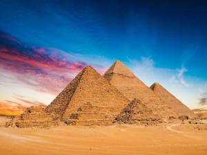 Vídeo de casal fazendo sexo no alto de uma pirâmide choca o Egito