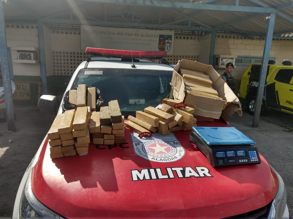 Casal é preso com cerca 90kg de maconha dentro de casa em Rio Largo