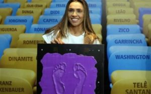 Marta é 1ª mulher a ter os pés na Calçada da Fama