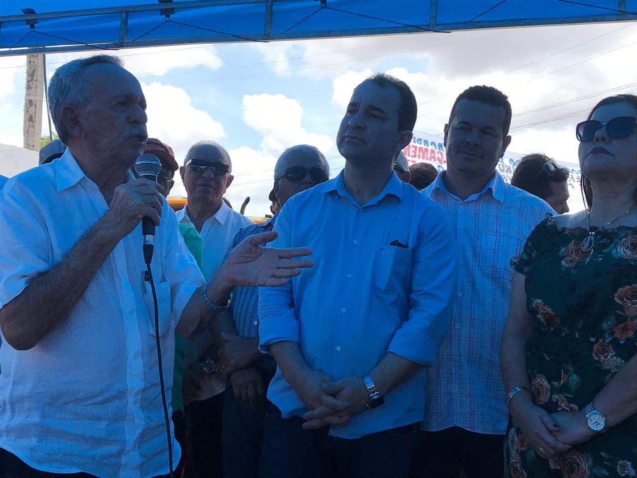 Prefeitura inaugura pavimentação na zona rural e entrega tratores e ambulâncias em Igaci