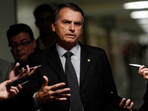 Funcionária que enviou WhatsApp na campanha de Bolsonaro ganha cargo