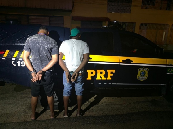 Dupla é presa suspeita de estelionato usando documentação falsa em Joaquim Gomes