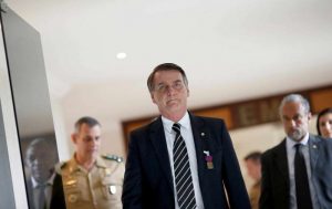 Após cirurgia, Bolsonaro está na UTI ‘estável e sem dor’, diz hospital