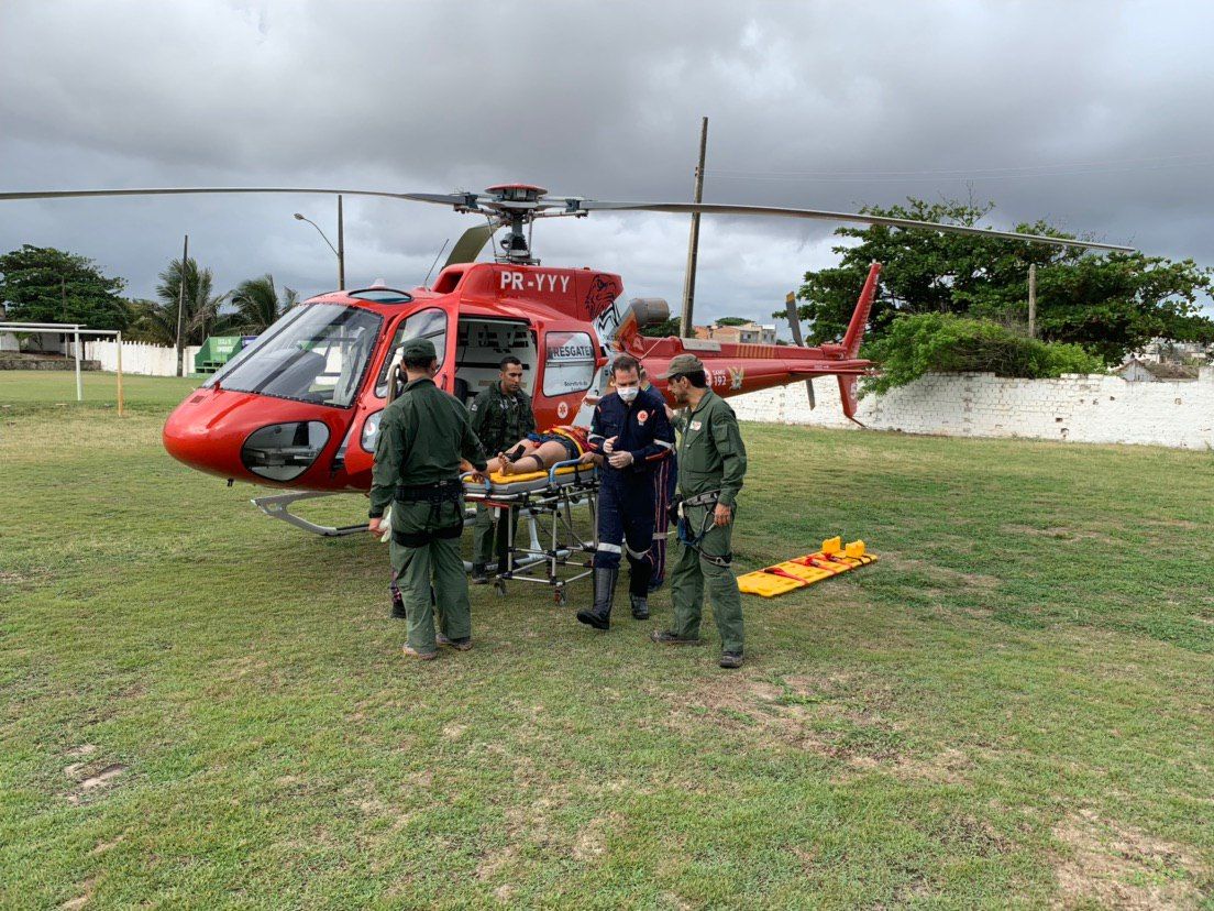 Helicóptero do Samu resgata três vítimas, após acidente nesta sexta-feira (18)