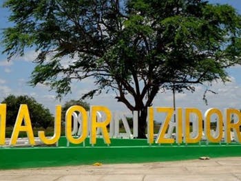 Motociclista bate a cabeça em poste após ser atingido por veículo em Major Izidoro