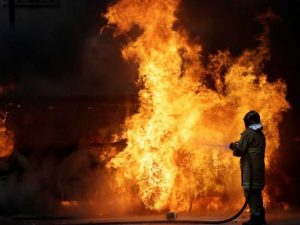 Criminosos atacam estação ambiental, rádio e Câmara no Ceará