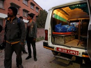 Mulher morre após ser forçada a dormir em cabana por estar menstruada