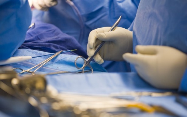 Defensoria pede bloqueio de contas para garantir cirurgias