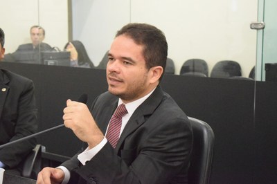 Deputados estaduais tomam posse na ALE-AL e elegem Marcelo Victor para a presidência