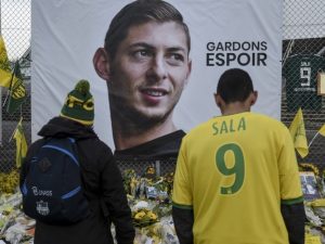 Avião que transportava Emiliano Sala é encontrado no Canal da Mancha, diz site