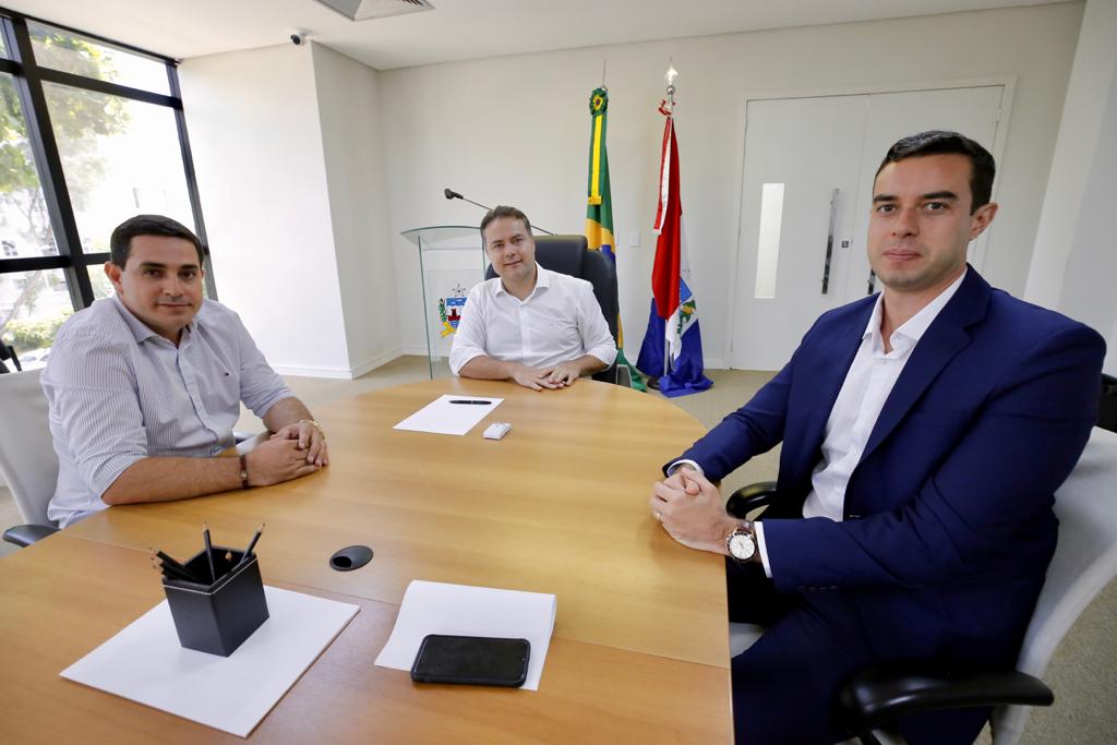 Prefeito de Minador do Negrão discute prioridades com o governador Renan Filho