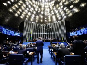 Alcolumbre define com líderes presidentes das comissões permanentes