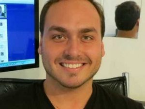 Carlos Bolsonaro diz que Bebianno mentiu e divulga áudio do presidente