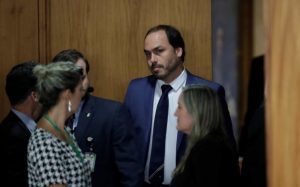 Governo perde a paciência com Carlos Bolsonaro