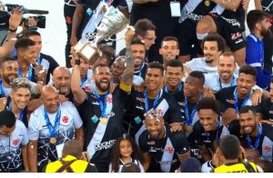 Vasco conquista a Taça Guanabara em jogo tumultuado