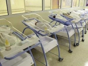 Mãe de 25 anos dá à luz sete gêmeos de parto normal