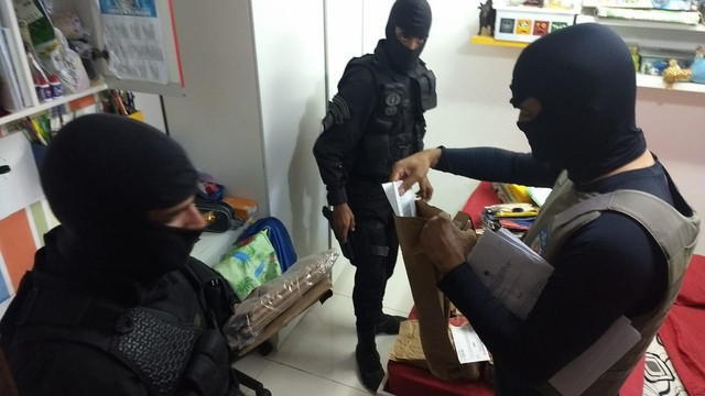 Operação cumpre mandados de busca e apreensão e três auditores fiscais são afastados dos cargos