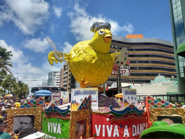 Pinto da Madrugada lota orla de Maceió para a prévia de carnaval
