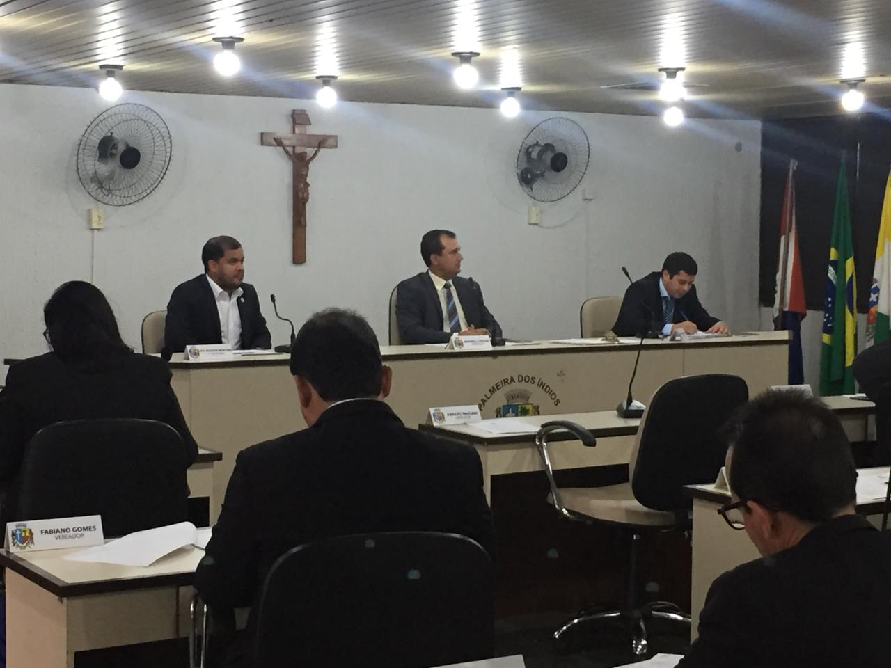 Vereador Maxwell Feitosa preside sessão ordinária da Câmara de Palmeira dos Índios