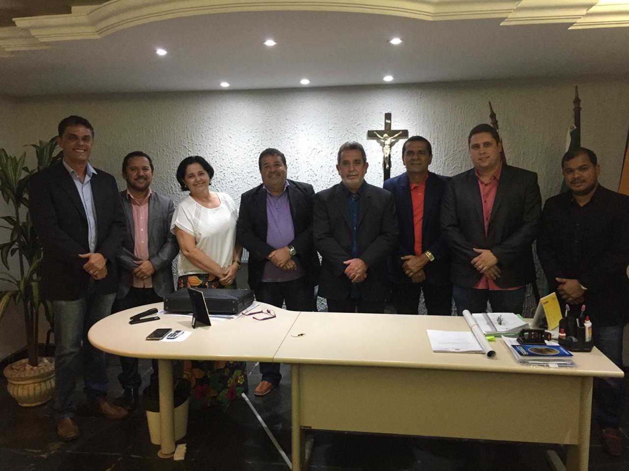 Geraldo Alencar toma posse na Câmara de Palmeira dos Índios, após afastamento de Toninho Garrote